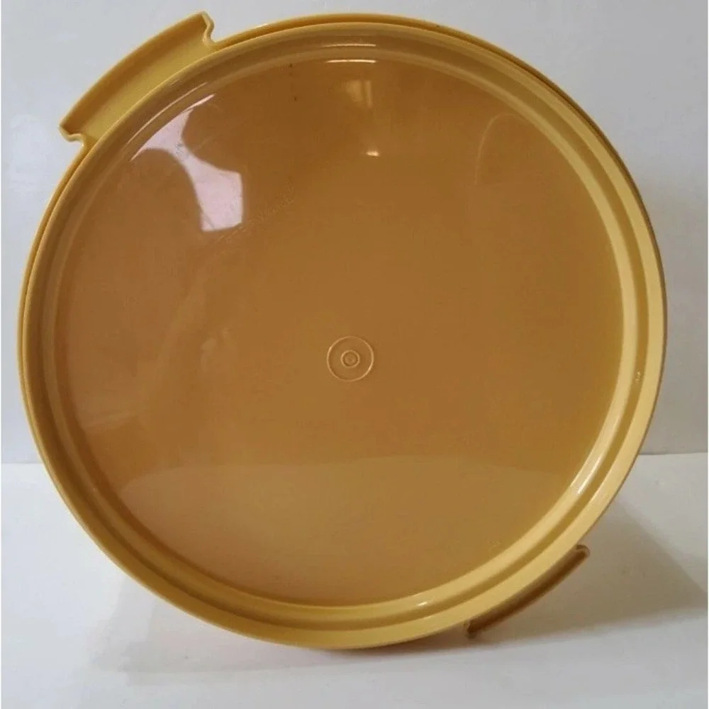 Vintage Tupperware Cake Holder Carrier MADE IN USA 1256-5 1257-5  Harvest Gold